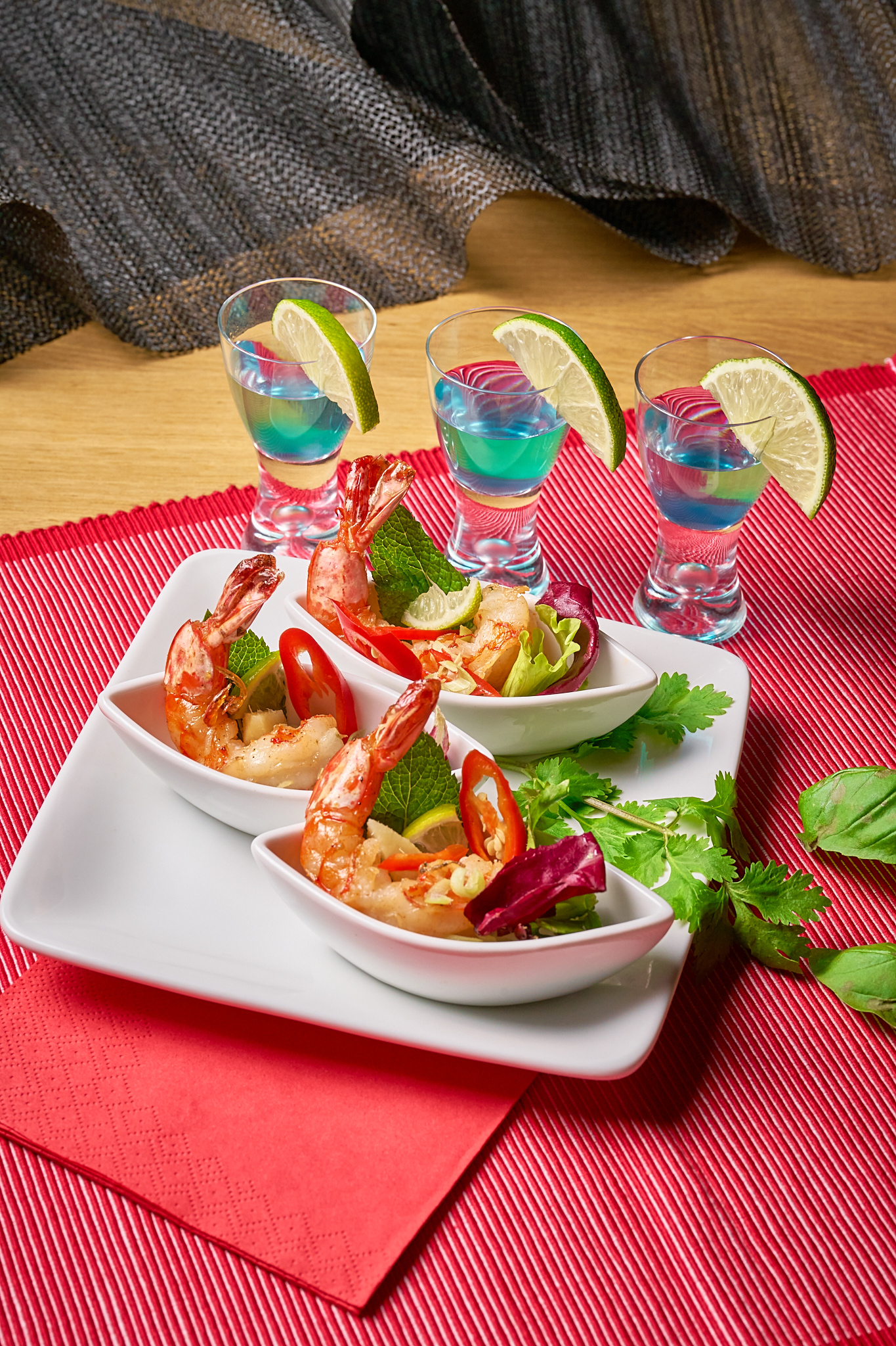 Katkarapushotit eli Goong Chae Nam Pla – raikasta thairuokaa Helsingissä, Yuwa's Thai Dining.