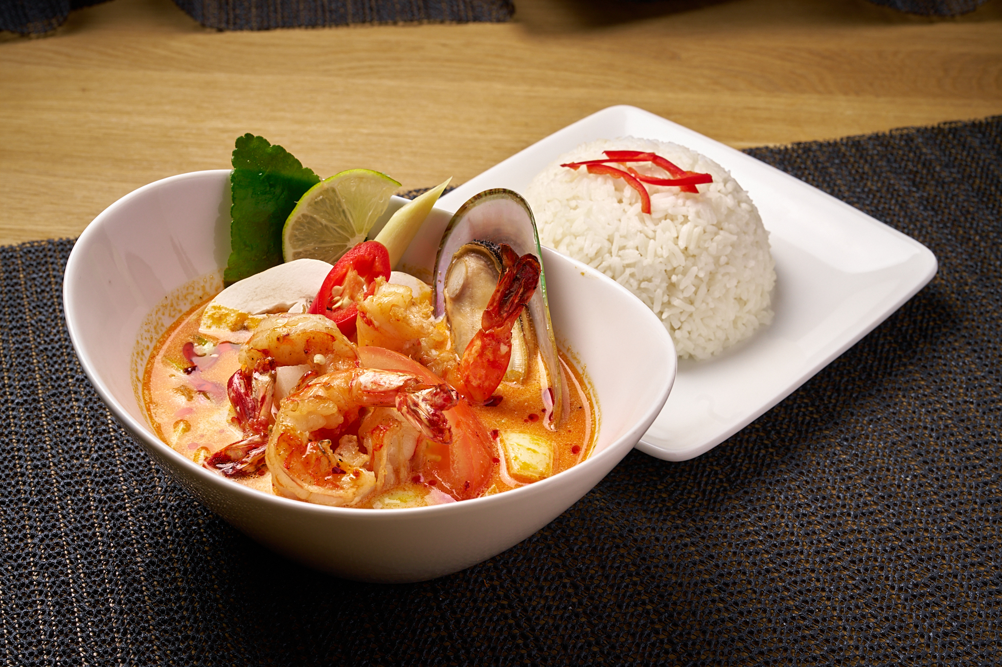 Tom Yum keitto | Phad Med Mamuang