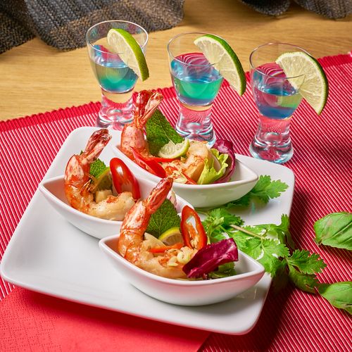 Katkarapushotit eli Goong Chae Nam Pla – raikasta thairuokaa Helsingissä, Yuwa's Thai Dining.
