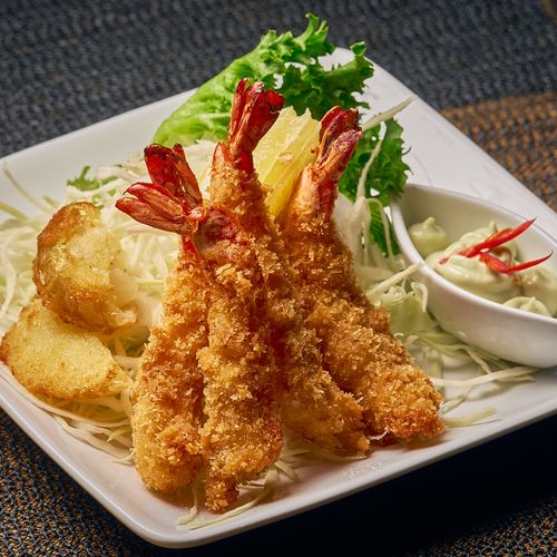Ebi Furai – rapeita friteerattuja jättiläiskatkarapuja Yuwa's Thai Dining, thairuoka Helsinki.