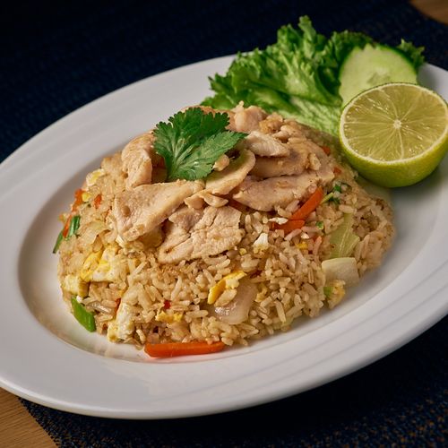 Khao Phad – thaimaalainen paistettu riisi kanalla, Yuwa's Thai Dining, thairuoka Helsinki.