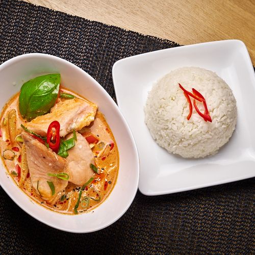 Lohi-punainen curry eli Choo Chee Pla Salmon, thairuoka Helsinki Yuwa's Thai Dining.
