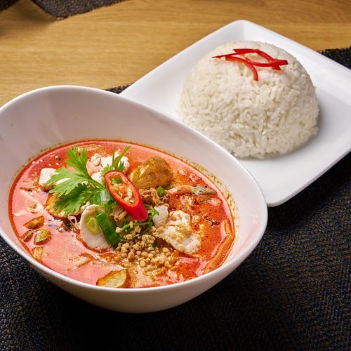 Massaman curry (Gaeng Matsaman), aitoa thairuokaa Helsinki Yuwa's Thai Dining.