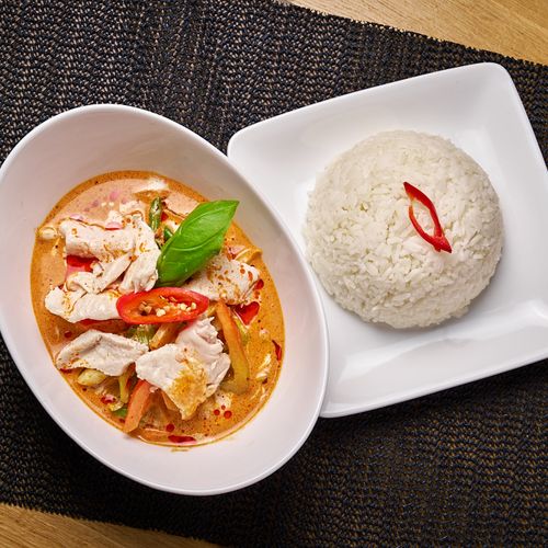 Punainen Curry Gaeng Phed, aitoa thairuokaa Helsinki Yuwa's Thai Dining.